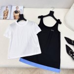 减龄感在线 Miu 25Ss 春夏最新款吊带T恤两件套连衣裙 基础款T恤+无袖背心裙 叠穿的松弛感 无敌好穿 凹造型神器 实穿性和美感都妥妥的拿捏 有种休闲的美