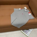 高版本Polo系列 Moncler 蒙口 基础百搭Polo衫系列 男女同款 260克纯棉珠地料子 这款高颜值Polo衫女生穿上都好看 回头率满满 感觉直接拿捏住