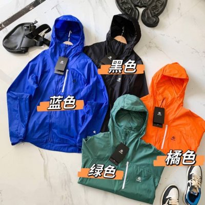 25年超轻量化技术型防风衣较为之前的Cwb系列有一个很大性能提升不仅仅是出色的外观更因为功能性作为徒步旅行的后备耐用性，舒适性，防水性能以及透气性融合一起 高支