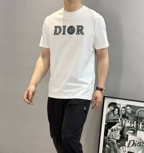 Dio*R迪奥25S夏季新款丝光棉T恤.可搭配套装！石头岛联名款.胸前经典字母3D绣花烫画设计.减龄耐看！超舒适透气的丝光棉，190G面料.吸汗性和透气性都很好