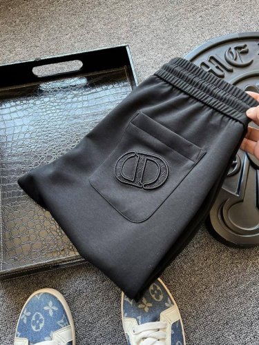 专柜顶奢货 人气爆款 Dior 迪奥专柜新品Cd款高奢长裤 恒隆在售万元级 款号 2505 迪奥家今年优选特级液氨铜氨丝长绒棉面料 拿到手摸起来手感特别细腻 忍