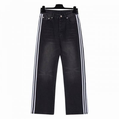 元，高端 款号Bv012，黑 这款Balenciaga X Adidas巴黎联名款三杠水洗牛仔裤，可是众多网红明星纷纷上身推荐的爆款神裤。定制14安斯100%纯