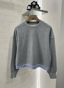 gucc*2025新品上架 圆领拼接卫衣短裤套装 定制Yb原生全棉材质 舒适软糯 穿搭洋气 落肩套头廓形卫衣剪裁 袖口螺纹包边细节 下摆拼接蓝白条纹衬衫 形成叠