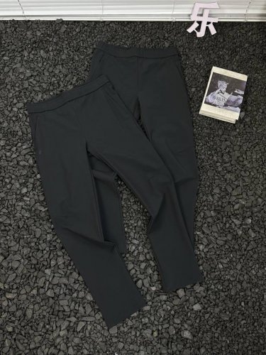 海丽汉森Helly Hansen25春夏情侣款日常休闲弹力舒适梭织长裤 情侣出行，想要穿搭默契又不失个性？海丽汉森25春夏情侣款梭织长裤是你的不二之选。它将北欧