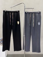 Burberry巴宝莉独家专供新款休闲裤 高端版本！专柜定制面料 透气舒适度高，细节无可挑剔，品牌元素设计理念，体现高品质。手感细腻柔软！呈现休闲裁剪，上身版型