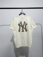 mlb柜子新款胸前刺绣后背满印大Logo短袖T恤！三标齐全，三联吊卡，原厂包装！通肩压条保证舒适性！高端品质2025Mlb Ny 后背满印大Logo 情侣圆领短