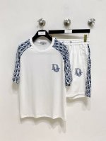 dior迪奥 2025新款套装采用客供独家进口定制面料，面料表面非常有质感显而易见，上身透气轻薄十分舒适，细节处彰显设计特色与精湛工艺，整体细节美妙绝伦！整体款