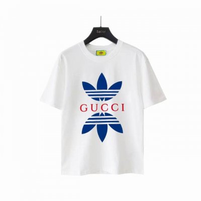 实拍细节图+尺码表 古驰 Gucci三叶草联名徽标圆领短袖T恤 阳光青春系 纯棉面料 柔软亲肤细腻 做工细致 男女同款 宽松版型 时尚又百搭。 Color：白色