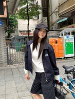 三标齐全 春日宝藏！Miumiu 双面穿短外套，解锁双倍时髦 集美们，还在纠结春日穿啥？Miumiu 这款双面穿翻领短外套，绝对是你春日出街的吸睛 “秘密武器”