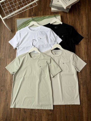 Lululemon一件能快速干爽的T恤是男士们的刚需，露露夏季男士速干T恤，正是解决闷热黏腻的神器。它选用功能性速干面料，有着强大的吸湿排汗性能，当你在运动场上
