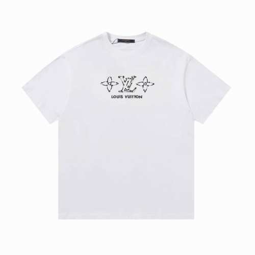上新 顶级版本 Louis Vuitton 路易威登三花刺绣小标短袖T恤 原版面料 网红明星同款 手感非常舒服 时尚又个性 超级百搭好看的一款 男女都非常合适