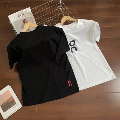 On昂跑 胸前极简品牌Logo印花 圆领短袖T恤 男女同款 -On昂跑源自瑞士阿尔卑斯山，是以跑步为核心的运动品牌，希望通过运动，点燃人类的精神力量，激发灵感，