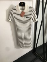 款号20252597 Miumi*新款 高品质100%羊毛 领标Logo贴布 拼色条纹Polo领针织短袖连衣裙，白色，36 38 40， 36码；胸围68，袖长