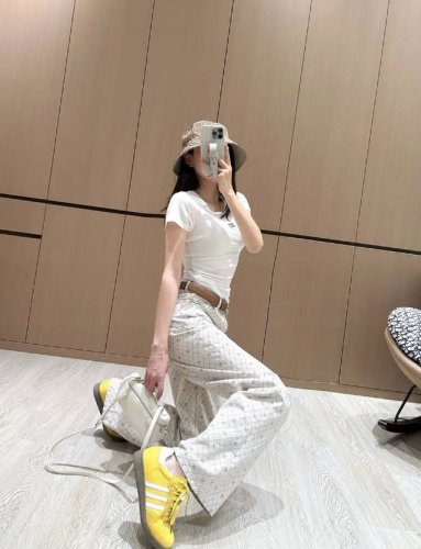 高定版 提花版本 Celine 瑟琳中古风菱格满印Logo直筒牛仔裤 集美们，都去试试这条菱格纹裤子 版型好修饰腿型 真的好显瘦 穿上就不想脱了 随意搭配就是很