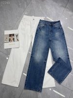 细节实拍 prad*早春最新款独家首发时髦精休闲单品 双工艺重工洗水直筒牛仔裤！原版定制Logo五金配件。直筒裤形休闲百搭，上身超级大长腿。时髦的帅气单品！进口