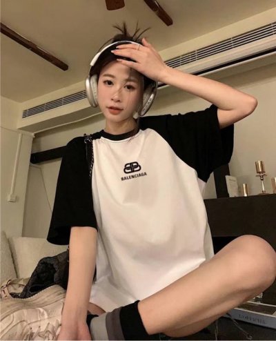 balenciaga巴黎世家 纯棉双纱高克重直筒锁扣印花撞色插肩袖T恤短袖情侣款 color: 黑白色 Size: M-Xl m 胸围110 衣长72 Cm l