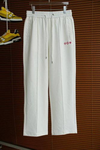 lv-2025春夏最新品，专柜同步有售，时尚休闲裤，进口原版面料，做工极为复杂，唯一可以做代购级别的渠道狠货，经典刺绣Logo，原版五金辅料装饰，档次极高，舒适