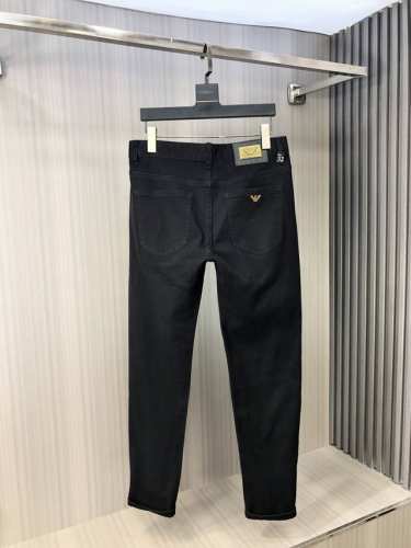 armani 阿玛尼 2025春夏最新推出男士牛仔裤新品！重工水洗牛仔面料，定制面料和一般牛仔布料比起来，更加柔软舒适！超重工洗水工艺 双工艺洗水 整条裤子，手