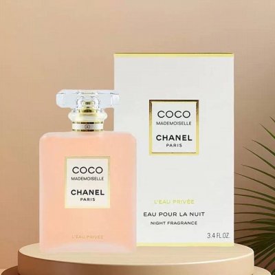 chanel 香奈儿磨砂Coco 香奈儿清新之水香水100Ml，配专柜礼盒包装手提袋。磨砂质感，粉粉嫩嫩，颜值爆棚，名副其实的清新之水，味道轻柔淡雅，没有那么甜