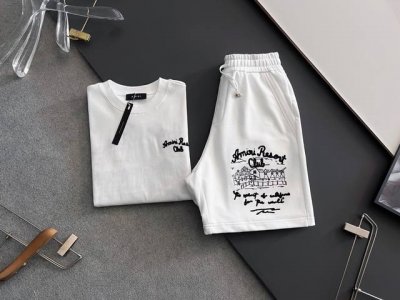 amiri套装、 2025春夏新款男女同款短袖T恤！Logo刺绣设计！极具设计精选客供100%全棉面料，手感柔软亲肤，着身舒适透气性都无法挑剔，实物绝对会让你爱