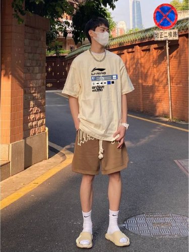 上新！新款中国李宁中国风限量版，国潮圆领短袖T恤！超级吸睛！ 不仅保留了传统的招牌风格，色调上的搭配效果自带层次，视觉上很有高街调性！重工艺高质感，棉质感强，男