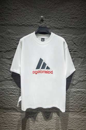 款号：5030#P120 balenciaga Ad联名巴黎两面穿新款刺绣短袖 os版型真的很迷人 巴黎世家联名也真的是绝绝子 每一季新品版型都做到极致 实穿度