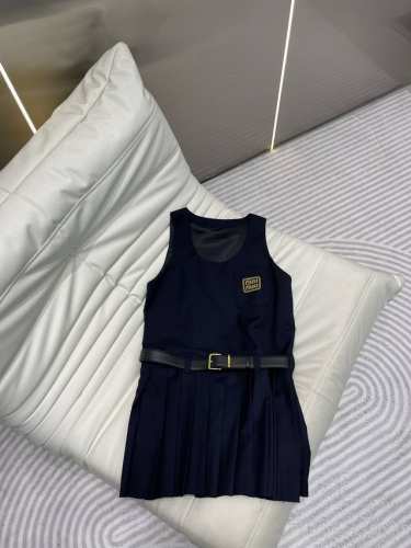 Miumi* 25春夏新款 深蓝色字母Logo背心连衣裙出货，配套腰带一起出，Yb定制，内搭T恤长袖都可以，单穿或叠搭都好看！Sml Aa