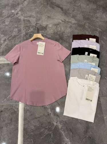 lululemon 2025春 Love 女士圆领T恤 版型：宽松版型 长度及腰 面料：棉混纺弹力面料，增强性Lycra纤维，使面料更加柔软透湿，舒适伸展！ 此