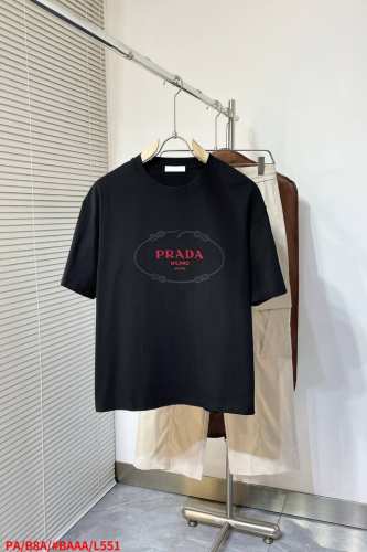 L551 paprada 2025Ss春夏最新款短袖T恤出货啦！！ 2025新款T恤 高版本专用面料 高克重纯棉丝光面料 上身舒适不失挺阔 针脚刺绣工艺、数字印