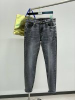 versace 范思哲，2025春季最新品，专柜同步有售，原单狠货，时尚休闲水洗牛仔裤，进口原版水洗面料，舒适透气，顶级浮雕工艺字母图案Logo，原版五金辅料装