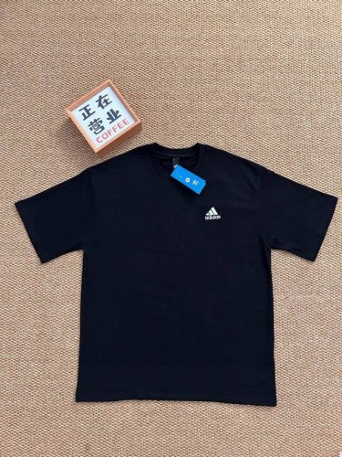 顶端刺绣品质阿迪达斯Adidas 三条杠短袖宽松男女同款情侣款 采用抗菌2 克新疆长绒棉重磅面料 透气舒适 怎么洗都不起球透气轻柔的短袖，让您穿着舒适一整天！