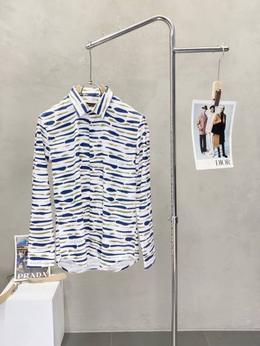 louis Vuitton路易威登独家专供新款男士休闲衬衫 高端定制 高端版本 时尚百搭爆款进口面料 手感超柔软细腻 穿着亲肤舒适 高端精品 代工厂P精细做工