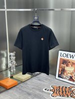 ouk Tf 2025新品男士休闲圆领刺绣短袖T恤 ，纯棉面料，简单大气的款式，甄选优质面料密度紧实久穿不易变形，微弹力柔软有质感，上身舒适性与透气性绝佳！的胸