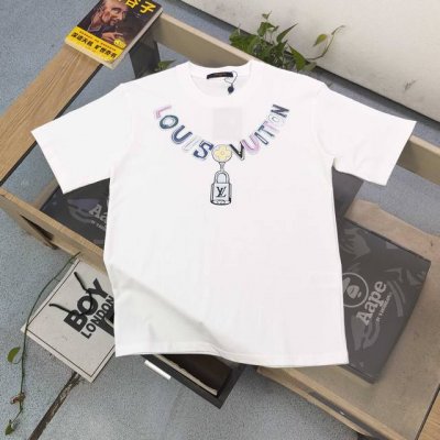 款号：Dg25661 2025新款Louis Vuitton路易威登Lv彩色锁头项链图案Logo字母印花休闲情侣短袖T恤，经典图案设计，朋克不羁！！采用250G