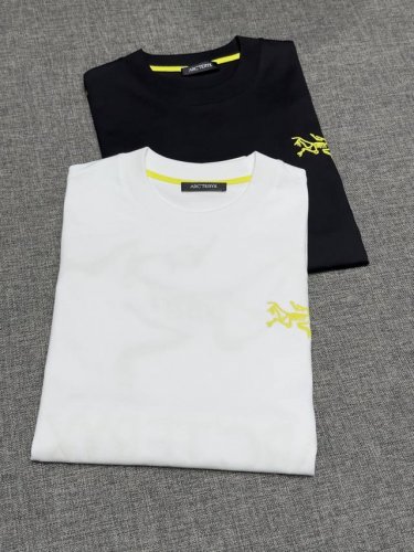 新品 Arc 鸟 2025春夏系列同款棉质短袖T恤！鸟家设计师将全新系列瞄准现代年轻人们的审美观, 打造出一款又一款惊艳众人的时尚单品！ 主打户外运动风的鸟家,