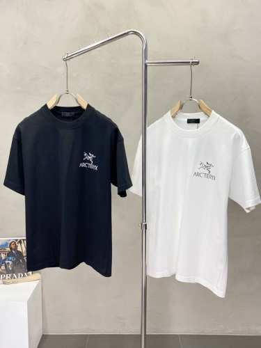 arc’Teryx始祖鸟独家专供新款原单男士休闲短袖 高端定制 高版本 时尚百搭爆款进口面料 手感超柔软细腻 穿着亲肤舒适 高端精品 代工厂P精细做工 上身非常