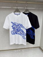 巴宝莉 2025早春新款男女同款短袖T恤，！定制专属纯棉面料，定制原版工艺螺纹，胸前重工字母Logo工艺设计！简约大方，从容百搭，档次极高，完美融入时尚还有风情
