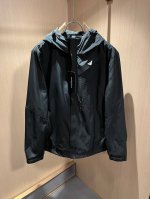 阿玛尼 2025早春最新品，专柜同步有售，原单狠货，时尚休闲夹克外套，上身舒适！吸睛而有亮点，采用进口原版面料，顶级刺绣工艺字母图案Logo，原版五金辅料装饰，