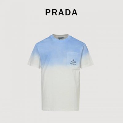 prada普拉达Prd 渐变口袋印花 短袖T恤 采用双纱纯棉面料克重320G，搭配32S双纱1×1螺纹，面料螺纹同缸定染。 做足爽滑工艺使面料手感柔软舒适 印花