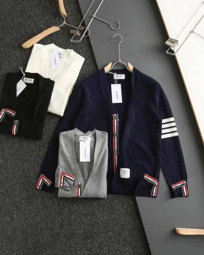 200 贸易正品Thom Browne/汤姆布朗Tb四条杠羊毛开衫 专柜官网同步发售，美国贸易公司正品订单，爆款区别市场不含羊毛的同款， 采用16针日本丰田横机