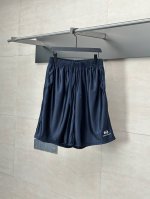 balenciag* 巴黎 25Ss双环运动短裤 宽松廓形版 光感横纹面料 柔软透气 腰围采用松紧加抽绳 可随意调节宽松度 单层用料 五分长度设计 无论运动时刻