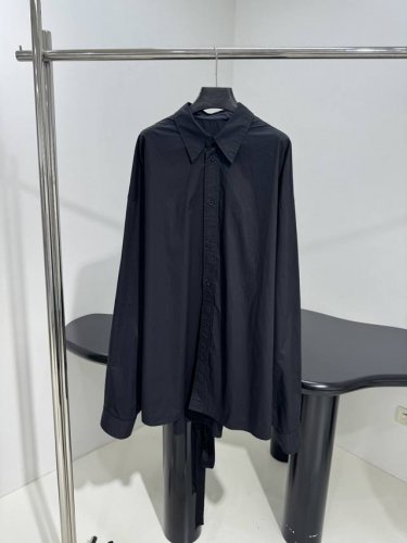 新品Lace-Up廓型系带衬衫 同源府绸棉质面料 定制定染织带 背后全系带设计 可收腰 成衣洗水做旧 男女同款 独家对版对色定制 收到货的宝宝可以对比 Sml