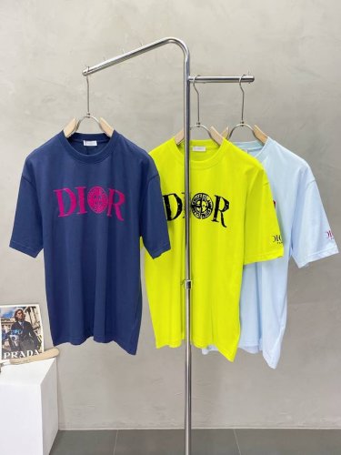 Dior迪奥独家专供新款男士休闲短袖 高端定制 高端版本 时尚百搭爆款进口面料 手感超柔软细腻 穿着亲肤舒适 高端精品 代工厂p精细做工 上身非常赞 男士必备单