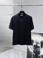 普拉达 Prada 2025Ss新款 半袖 体恤 短袖 圆领T恤，高端版本！专柜定制面料 透气舒适度高，细节无可挑剔，品牌元素设计理念，体现高品质。手感细腻柔软