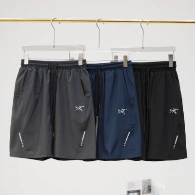 arcteryx 始祖鸟夏季新款速干梭织运动短裤五分裤，四色可选，休闲运动都可驾驭，夏季出行必备百搭短裤 采用高品速干梭织面料，上身清爽透气，经典简约小Logo