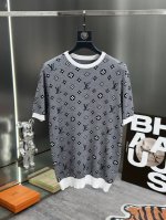 p160 Lv 2025新品经典针织短袖 定制原版针织材质 质感软糯舒适 品相十足 简约不失高级 面辅料开发 圆领修身版型剪裁 上身时髦洋气 早春氛围十足 内搭