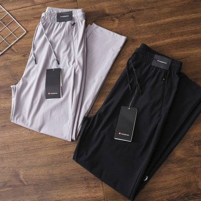严选好货！Lululemon新款男士休闲运动长裤！经典时尚款，客供冰丝速干弹力梭织面料，爽滑细腻，舒适透气！3D立体裁剪，两侧隐藏拉链口袋，后腿处精美小标Log
