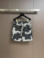 Lv 2025Ss扎染挂毯图案夏威夷牛仔短裤，男女日常通勤穿搭必备单品，98％棉 2％弹力纤维牛仔面料，染工艺＋激光烧花工艺 定位裁剪，水洗做旧工艺。尺码：M-