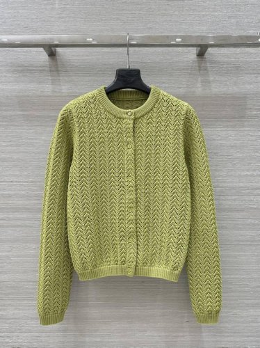 原单品质，独家首发 Gu* 25春夏新品，镂空设计针织开衫，定制Yb羊绒纱线织造 柔软舒适 洋气显瘦 圆领开衫剪裁 大身以波浪羽翎镂空钩花满铺 增添时尚浪漫气息