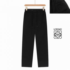 loewe 罗意威 25春季新款裤子 欧洲贸易渠道，意大利海外仓直发，海外精品限定销售。 25Ss春季新款休闲时尚卫裤，这款卫裤采用大牌的设计打造时尚潮流感，细